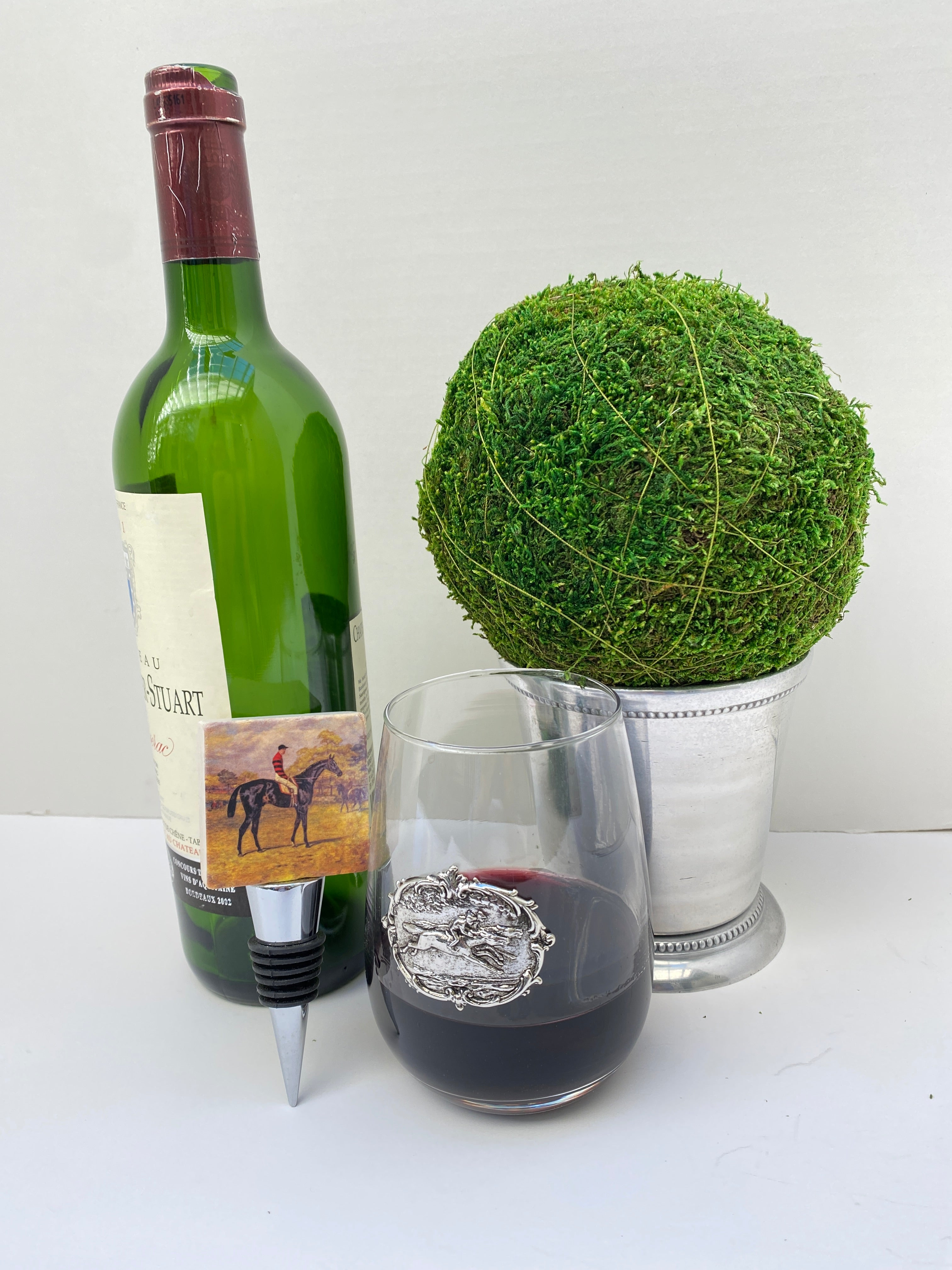 Racehorse gifts and jewelry include bottle stoppers, coasters, cuff links, jewelry and home decor.
