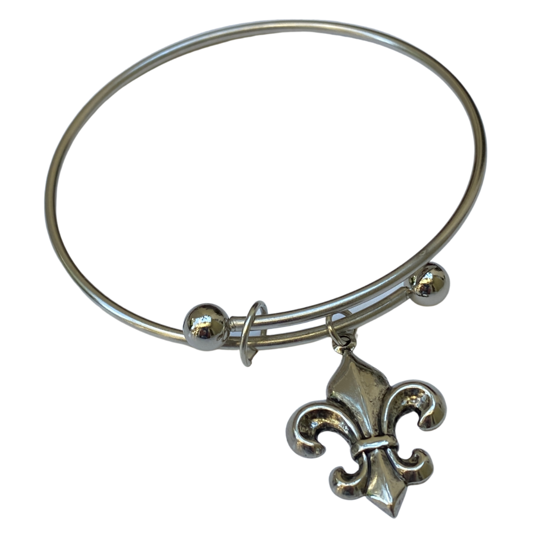 Bracelet included in fleur de lis Gift Box