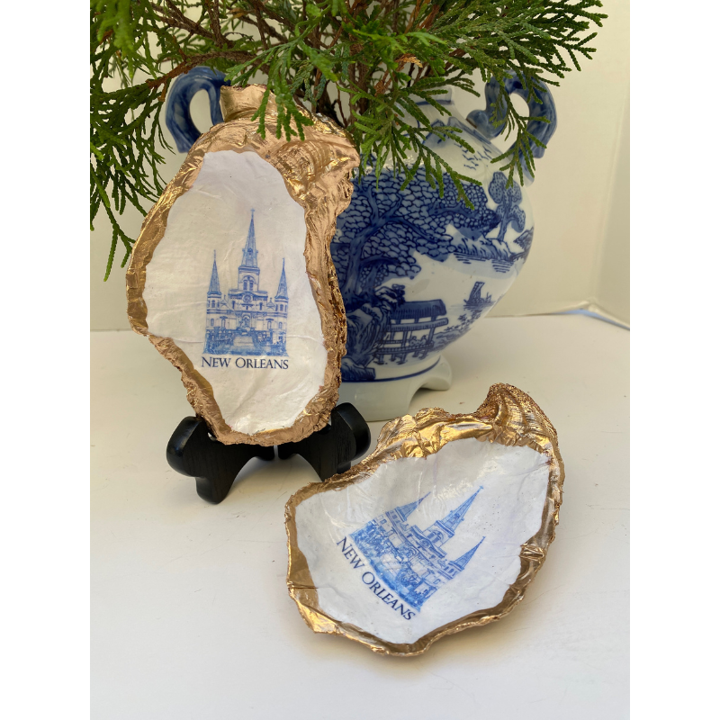 Custom personalized oyster shell jewelry dishes are designed with YOUR art or logo.   MINIMUM ORDER QUANTITIES APPLY.