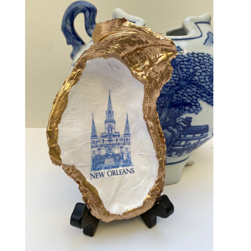 Custom personalized oyster shell jewelry dishes are designed with YOUR art or logo.   MINIMUM ORDER QUANTITIES APPLY.