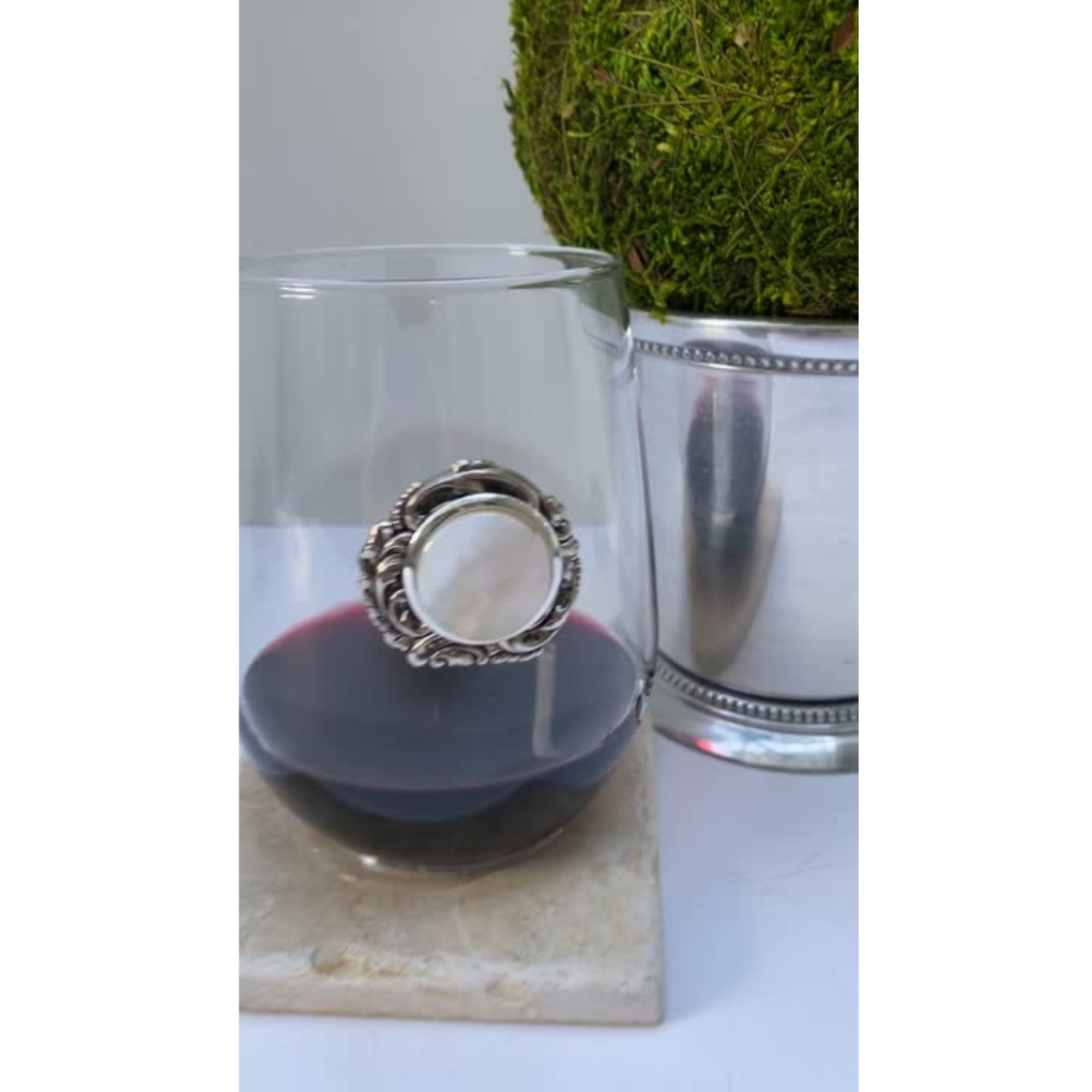Stemless wine glass with silver medallion and mother-of-pearl cabochon

