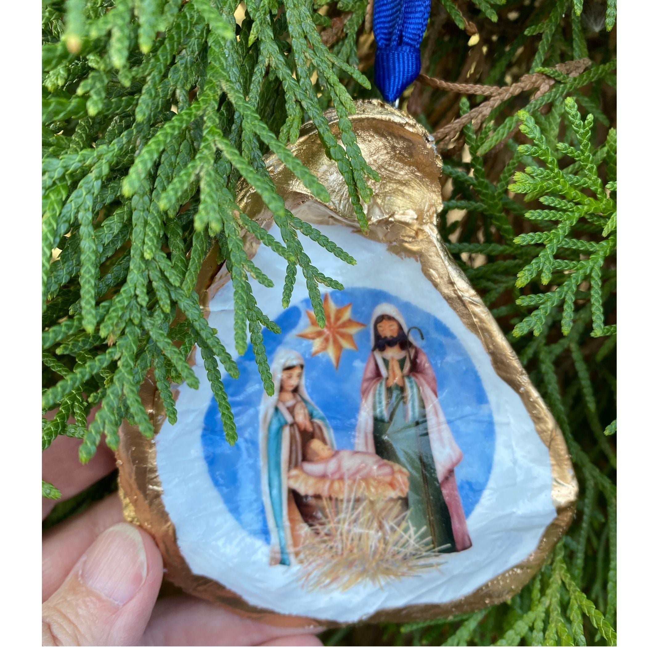 Christmas Manger Scene, Ornament, oyster Shell Art