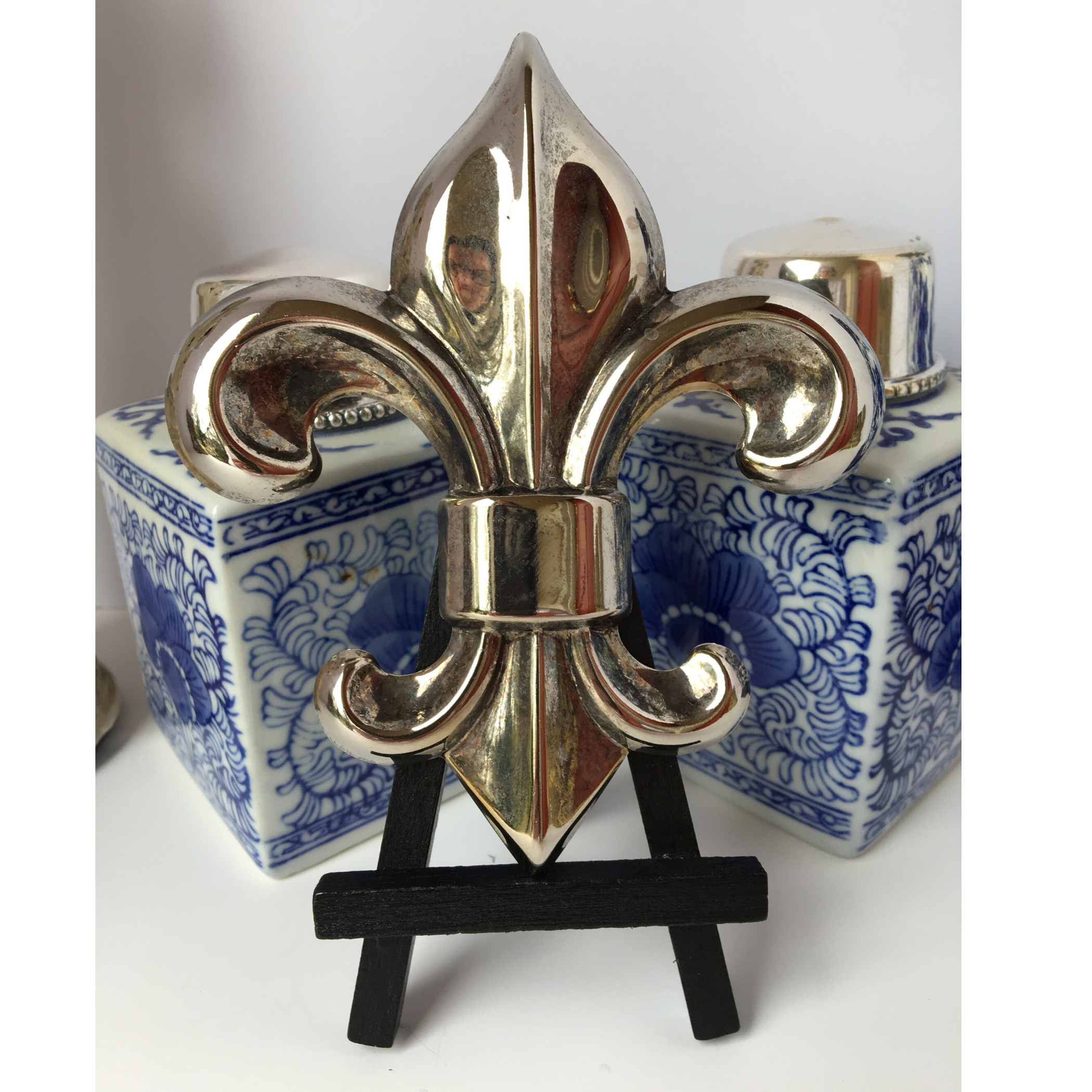 Easel Black,  Large Silver  Fleur De Lis