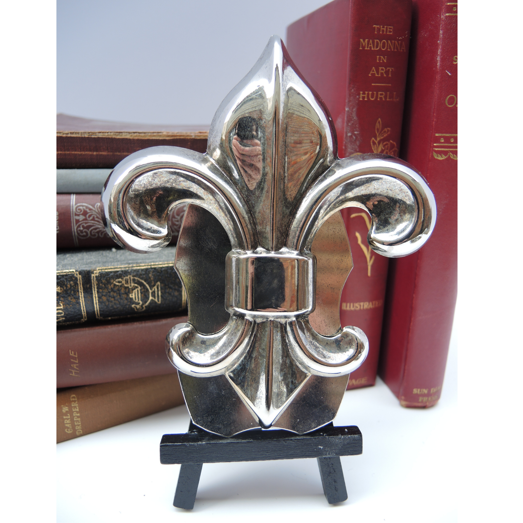 Easel Black,  Large Silver  Fleur De Lis