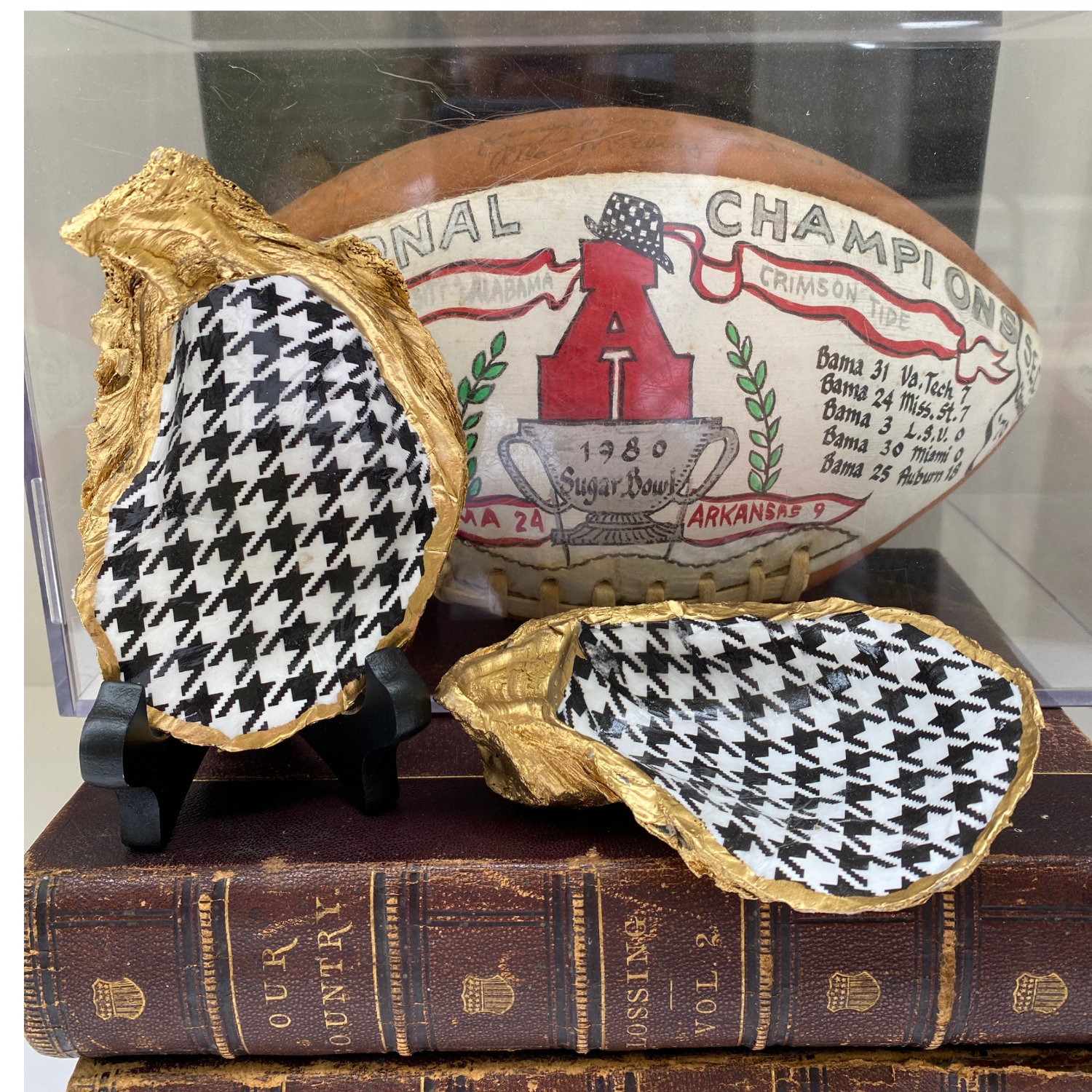 Black and White Hound's-tooth Oyster Shell Art