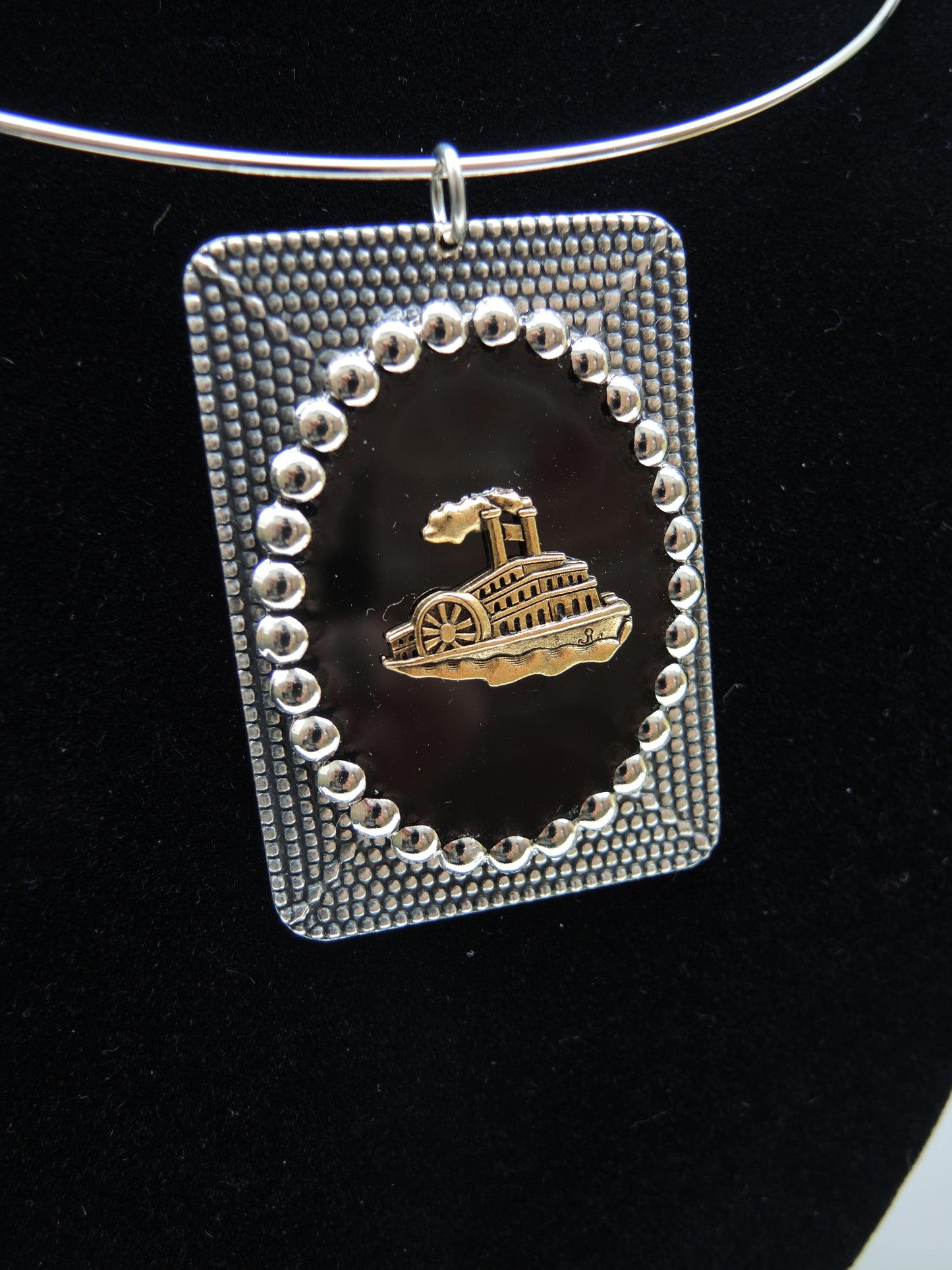Steamboat Memphis Bicentennial Neck-wire Silver Gold