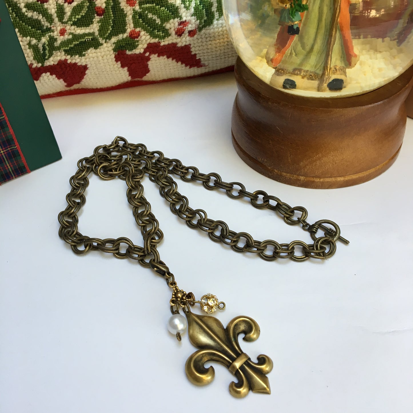 Necklace, Antique Gold,  Fleur de Lis