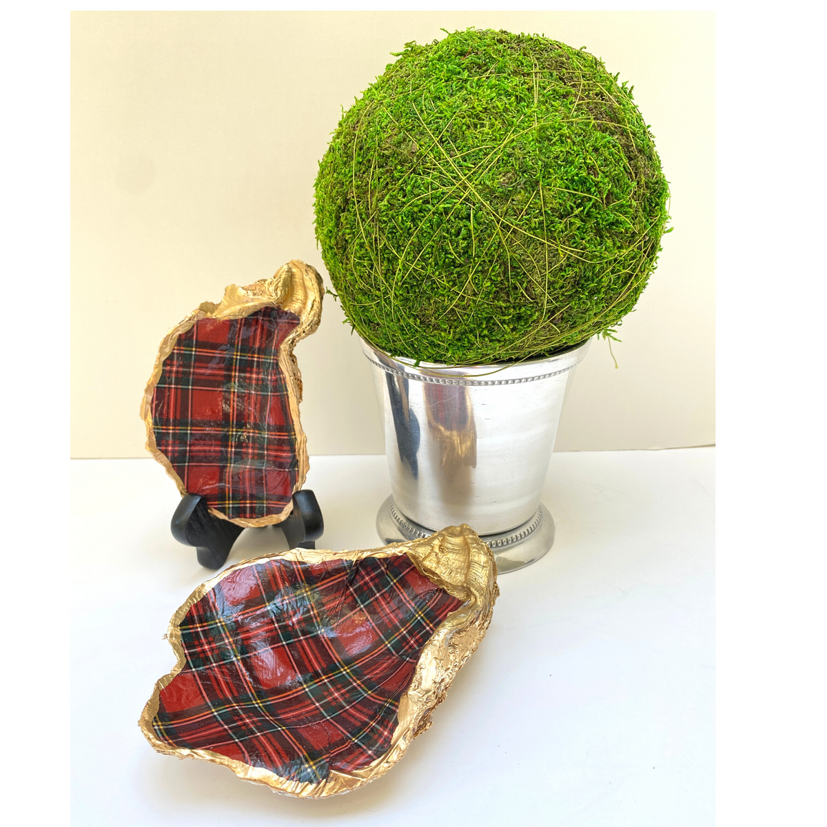 Oyster Shell Art Red Plaid